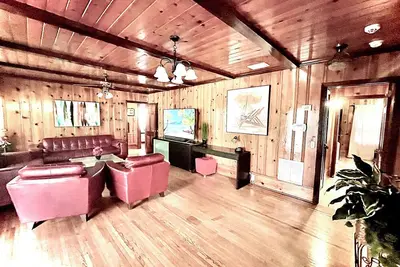 Image de 4 chambres chacune avec sa propre salle de bain et douche privée