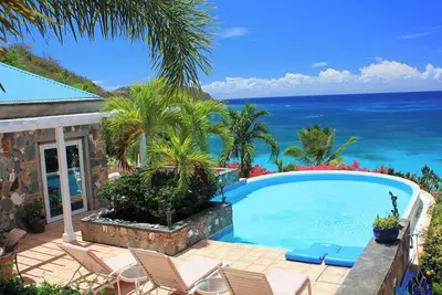 Image de Nous sommes prêts pour les locations! Venez profiter de notre belle maison! Piscine, A / C, plongée en apnée!
