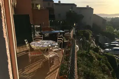 Image de Cavalaire vue Mer au loin Maisonnette 4 Places avec Piscine+Wifi+Clim+VÉLOS+Bbq