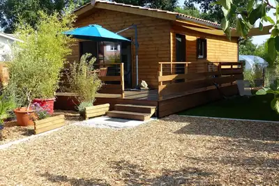 Image de La Case des Bergeys, cabane en bois au bord du Bassin d'Arcachon Ă Audenge.