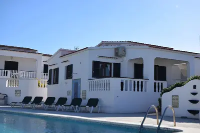 Image de Villa de 3 chambres à coucher pour 6 personnes à 250m de la magnifique crique d’Arenal.