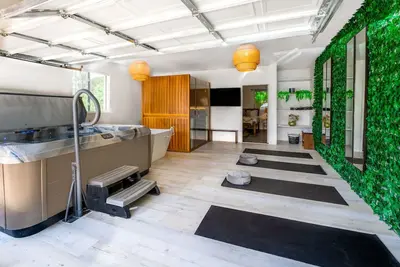 Image de Terrasse du moulin à vent rustique et élégante de Southwest Home