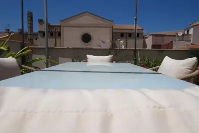 Image de Loft ensoleillé au centre avec terrasse et climatisation