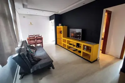 Image de Près de la plage, des bars, des restaurants et du collège.