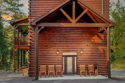Image de Luxury 5 Bedroom 5 Bath Log Cabin Close to Town & Trolley