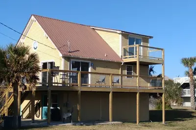Image de Chalet. Vue sur l'océan. Non fumeur, 3 chambres, 2 salles de bain, cuisine-salon, terrasse.