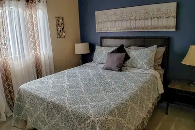 Image de Confortable, propre et confortable | Climatisation, gymnase et piscine | <2mi à UofA