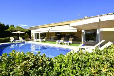 Immobilier de luxe moderne Bellviure près de Marratxi avec piscine privée d'eau salée