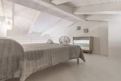 Image de Appartement moderne de deux chambres avec wi-fi gratuit