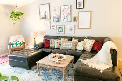 Image de Maison confortable, près du National