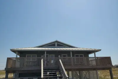 Image de Lagoon House avec quelque chose pour tout le monde avec un bon accès à la plage!