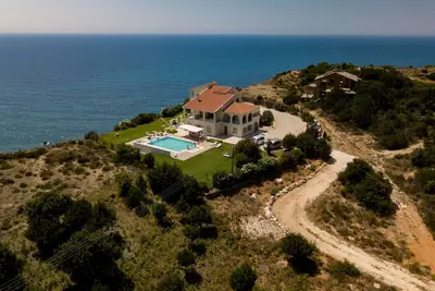 Image de Villa Spacieuse - 4 à 7 Chambres - 6 salles de bains - Vue mer