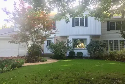 Image de \"Luxe cinq chambres sur la rivière\"