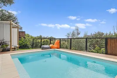 Image de Bed and breakfast de luxe avec une superbe piscine et un hébergement pour 7 personnes!