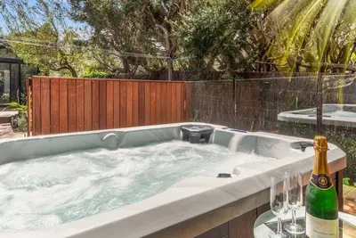 Image de Fabuleuse maison de vacances face au nord située dans un cul de sac près de la plage.