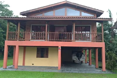 Image de Ubatuba debout dans le sable