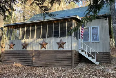 Image de Charmant chalet de montagne et quai communautaire avec accès au lac Burton!