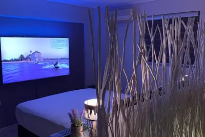 Image de Suite confortable et polyteles · Suite minimale avec de nombreux conforts / Suite nuptiale_N