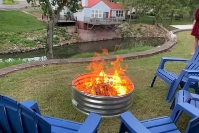 Image de Cozy Grand Lake Cabin sur l'eau avec accès au quai, 4 couchages