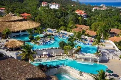 Image de Suite Junior avec Prestations Vip au Cofresi Palm Beach Resort & Spa - Hôtel 4 Étoiles