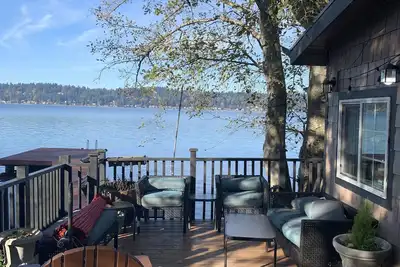 Image de Belle cabine au bord de la plage de plus de 75 pieds au-dessus de l'eau.