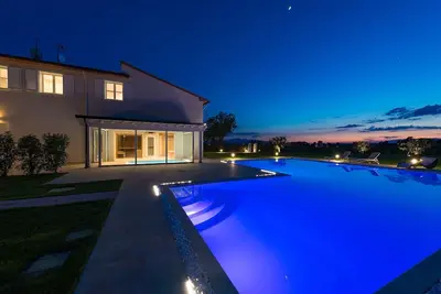 Image de VIlla Monsummano est une villa de luxe en Toscane avec piscine privée et Spa, 5 chambres pouvant accueillir jusqu'à 1
