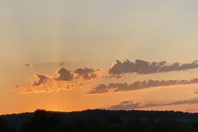 Image de Suite au sous-sol avec vue!