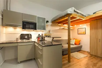 Image de Studio moderne et confortable / Culture & RuinedBars au centre-ville!