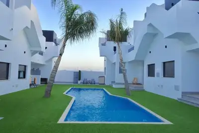 Image de Appartement nouvellement construit avec grande terrasse sur le toit et piscine, près de la mer et de la plage