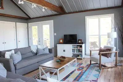 Image de Nouvellement construit Chambre Four Two Bath Maison à distance de marche à Thunder Cove Beach