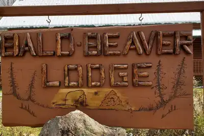 Image de Le Bald Beaver Lodge est un paradis pour la chasse, la pêche, la motoneige et l'équitation!