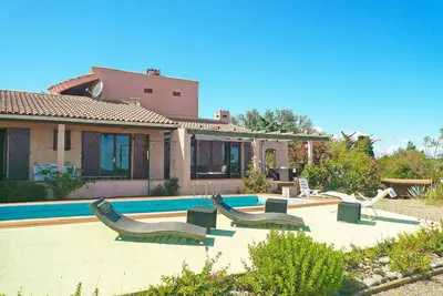 Image de Maison agréable avec magnifiques vues sur les étangs piscine privée