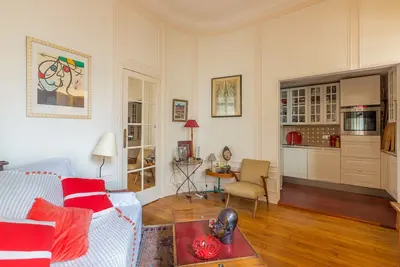 Image de Bright, Arty 1br dans le 17e arrondissement, près des musées, par Veeve