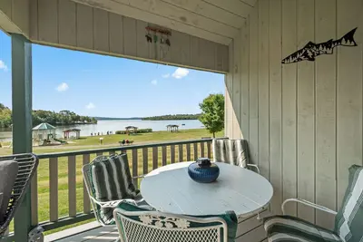 Image de Super centre-ville à distance de marche de tout dans le village de Rangeley!