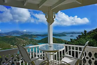 Image de Un port particulier - vues incroyables, piscine, a / c, intimité!