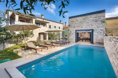 Image de Villa Vira - Villa istrienne moderne avec piscine pres de Poreč