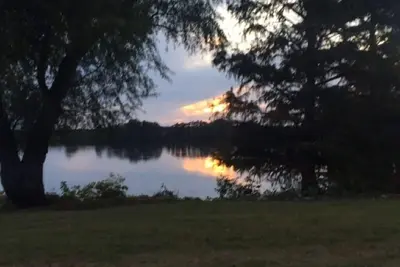 Image de Chalet relaxant au lac Horseshoe avec lit King Size, Ă seulement 30 minutes du centre-ville de Memphis