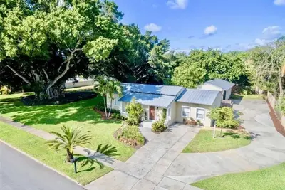 Image de Banyan Bungalow - Super emplacement au nord-ouest de Bradenton!
