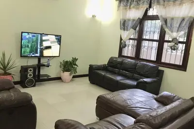 Image de Dar es Salaams, une maison moderne privée de 2 chambres à coucher à 20 minutes de la plage.