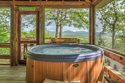 Image de Eagles Nest - Animaux acceptés | Porche blindé | Bain à remous | Ma montagne