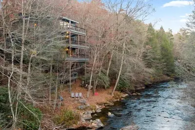 Image de Falcons Nest - Animaux acceptés | River Front Accueil | Foyer extérieur | Ruisseau Fightingtown
