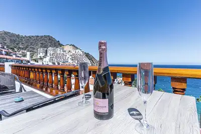 Image de Condo Vue RÉCEMMENT MODÉLÉ Sur L'Ocean. Pas d'animaux de compagnie.