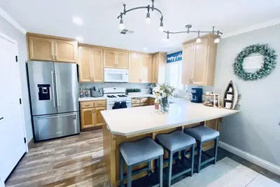 Image de Adorable Beach House minutes from the Sand/Dunes w/Spa!