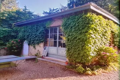 Image de Petite maison independante dans parc arboré à 15mn du centre ville.