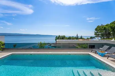 Image de New! Luxury, seafront Villa Ivan with heated pool only 100m from beach