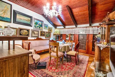 Image de Superbe appartement de 100 m² équipé de meubles rares et précieux