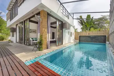 Image de 3 villas avec 3 piscines privées pour de très grands groupes. Camps de yoga, mariages, etc.