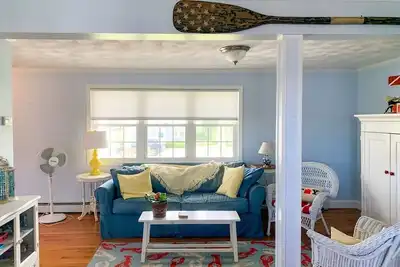 Image de Belle maison de 3 chambres au coeur de Sand Hill Cove! Marchez jusqu'à Roger Wheeler!