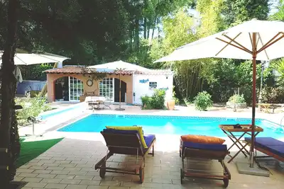 Image de Villa avec piscine chauffée, grand jardin, proche plages