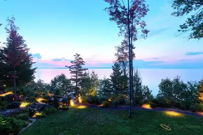Image de Luxurious Lake Superior Estate with Outdoor Hot Tub